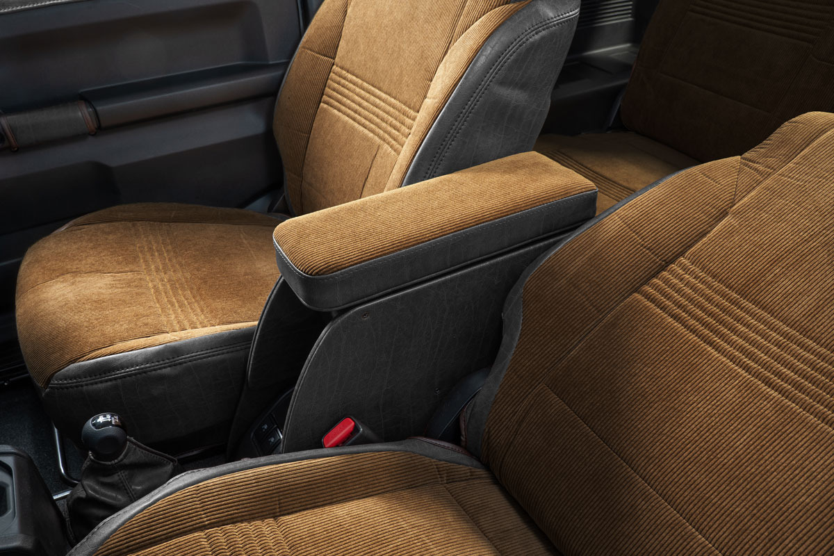 【ジムニーJB64/JB74/ノマド専用】センターコンソール Ver.1 アンティークコーデュロイ コーデュロイブラウン×ヴィンテージブラウン 装着イメージ