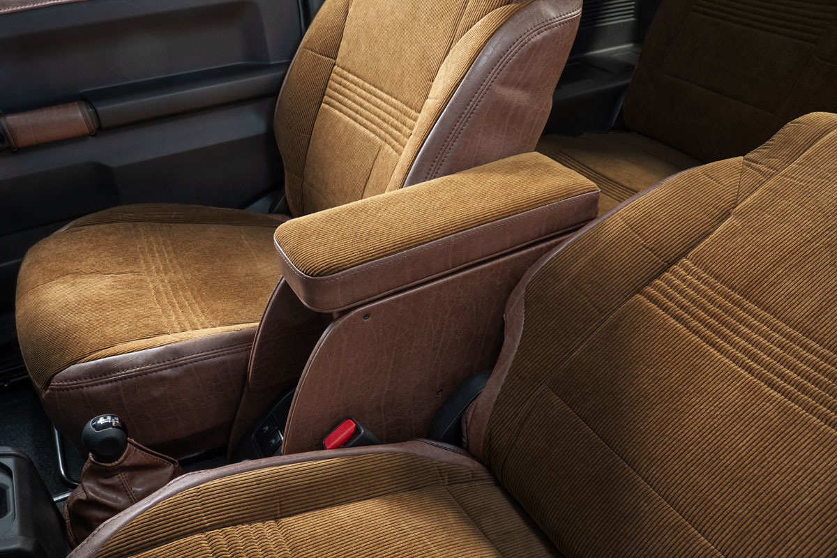 【ジムニーJB64/JB74/ノマド専用】センターコンソール Ver.1 アンティークコーデュロイ コーデュロイブラウン×ヴィンテージブラウン 装着イメージ
