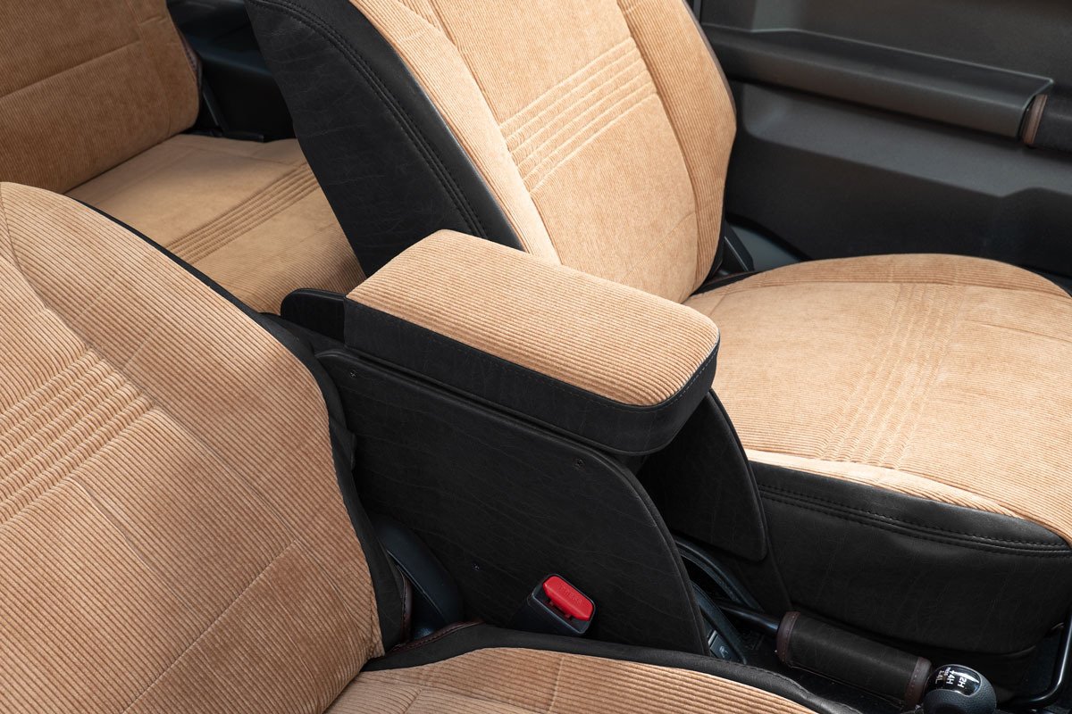【ジムニーJB64/JB74/ノマド専用】センターコンソール Ver.2 アンティークカントリー＜ドリンクホルダー付き＞ コーデュロイキャメル×クラシックブラック