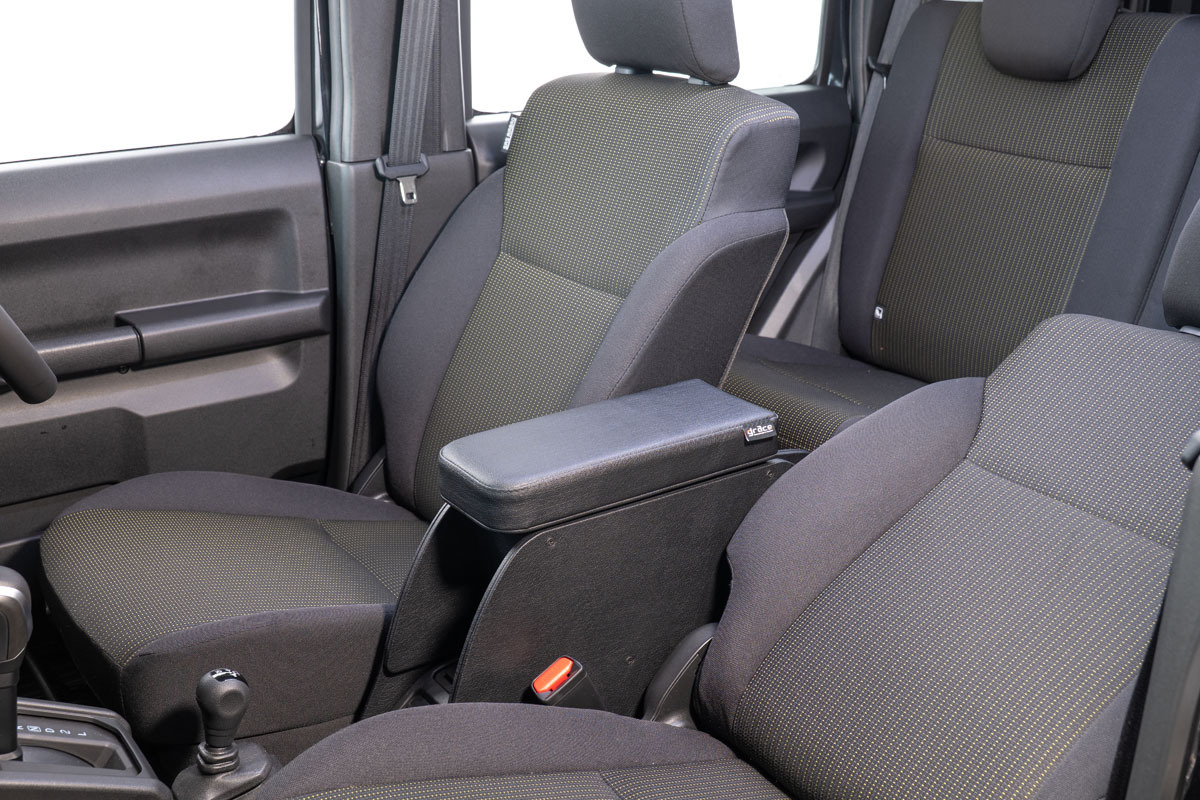【ジムニーノマド専用】センターコンソール Ver.3 Original Black Leather＜ドリンクホルダー付き＞ 　装着イメージ