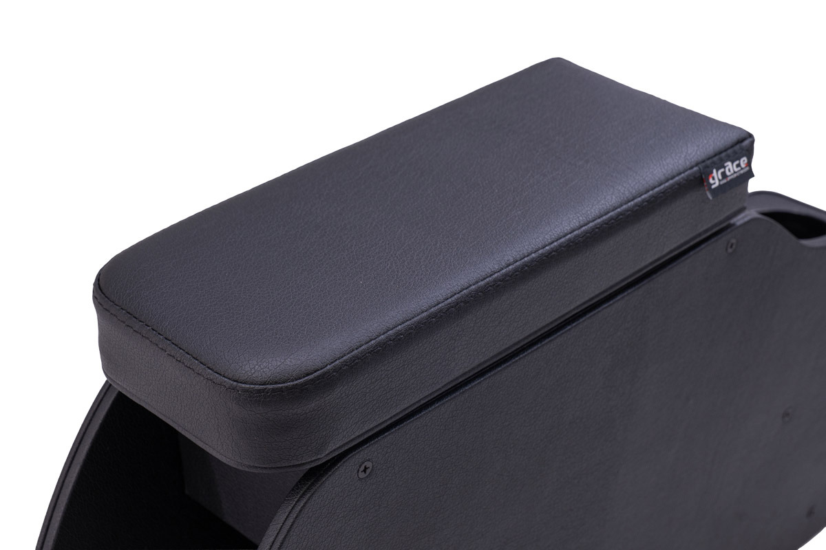 【ジムニーノマド専用】センターコンソール Ver.3 Original Black Leather＜ドリンクホルダー付き＞ 　装着イメージ【ジムニーノマド専用】センターコンソール Ver.3 Original Black Leather＜ドリンクホルダー付き＞ 　装着イメージ