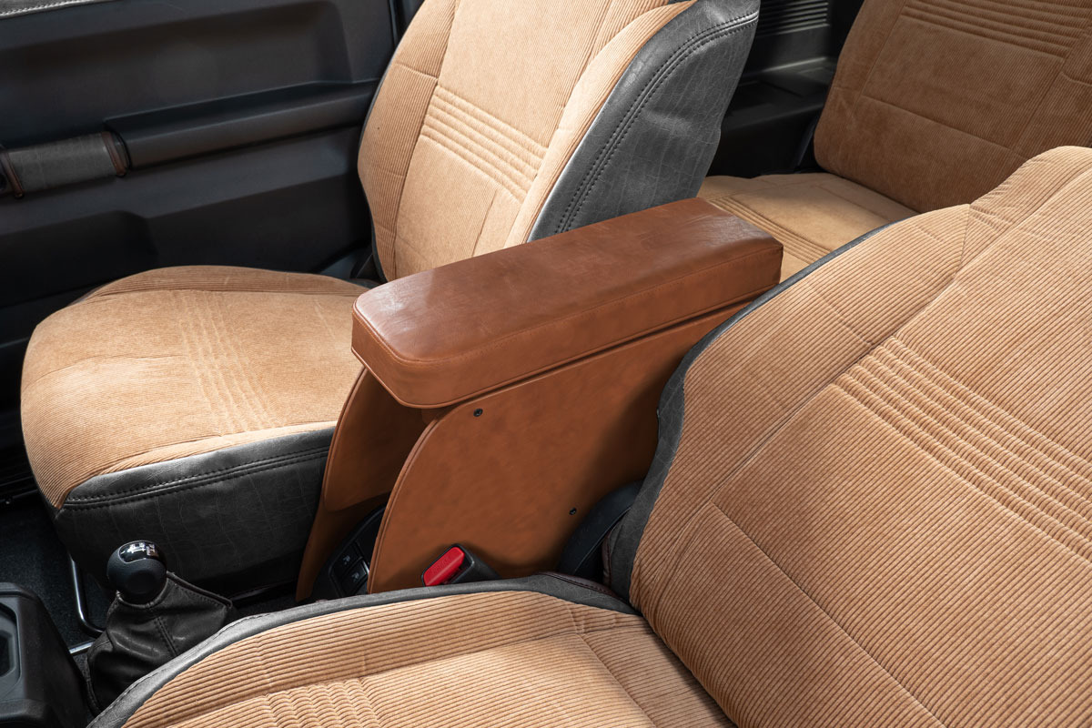 【ジムニーJB64/JB74/ノマド専用】センターコンソール Ver.1 クラシックブラウン 装着イメージ