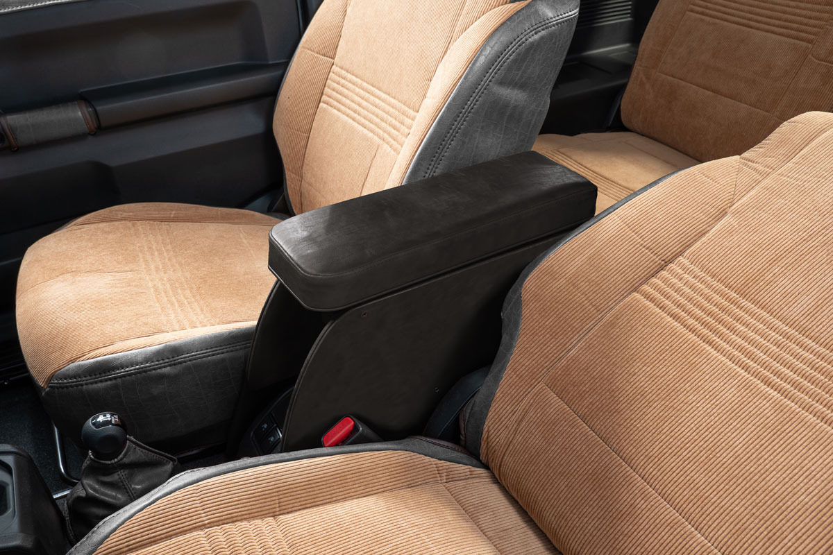 【ジムニーJB64/JB74/ノマド専用】センターコンソール Ver.1クラシッククラシックキャメル　装着イメージ