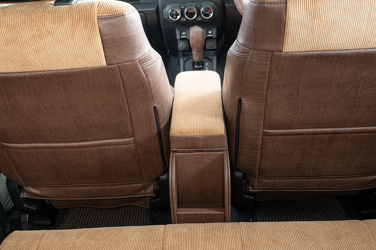 【ジムニーJB64/JB74/ノマド専用】センターコンソール Ver.1 アンティークコーデュロイ コーデュロイキャメル×ヴィンテージブラウン 装着イメージ