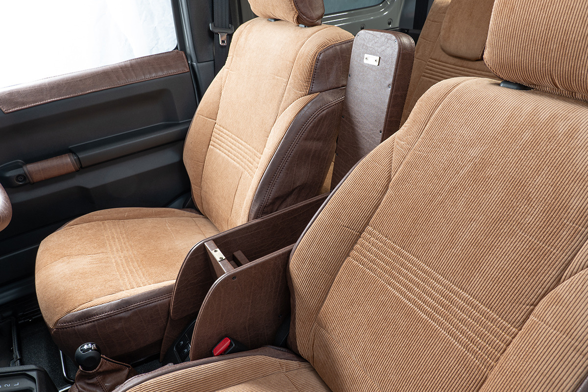 【ジムニーJB64/JB74/ノマド専用】センターコンソール Ver.1 アンティークコーデュロイ コーデュロイキャメル×ヴィンテージブラウン 装着イメージ