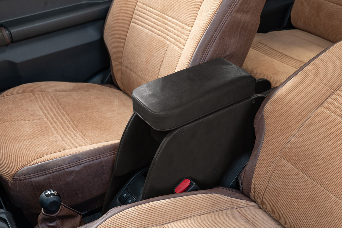 【ジムニーJB64/JB74/ノマド専用】センターコンソール Ver.2 クラシック＜ドリンクホルダー付き＞ クラシックブラック　装着イメージ