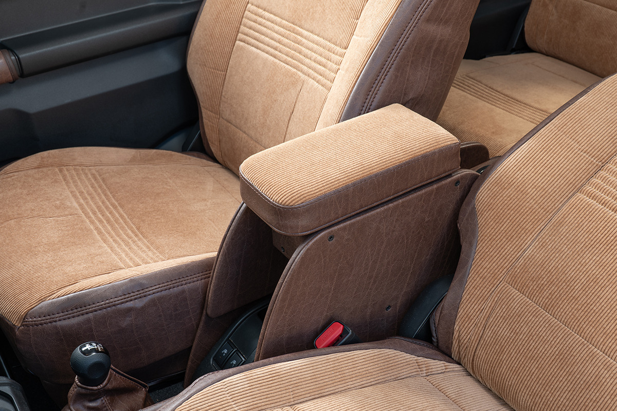 【ジムニーJB64/JB74/ノマド専用】センターコンソール Ver.2 アンティークコーデュロイ＜ドリンクホルダー付き＞