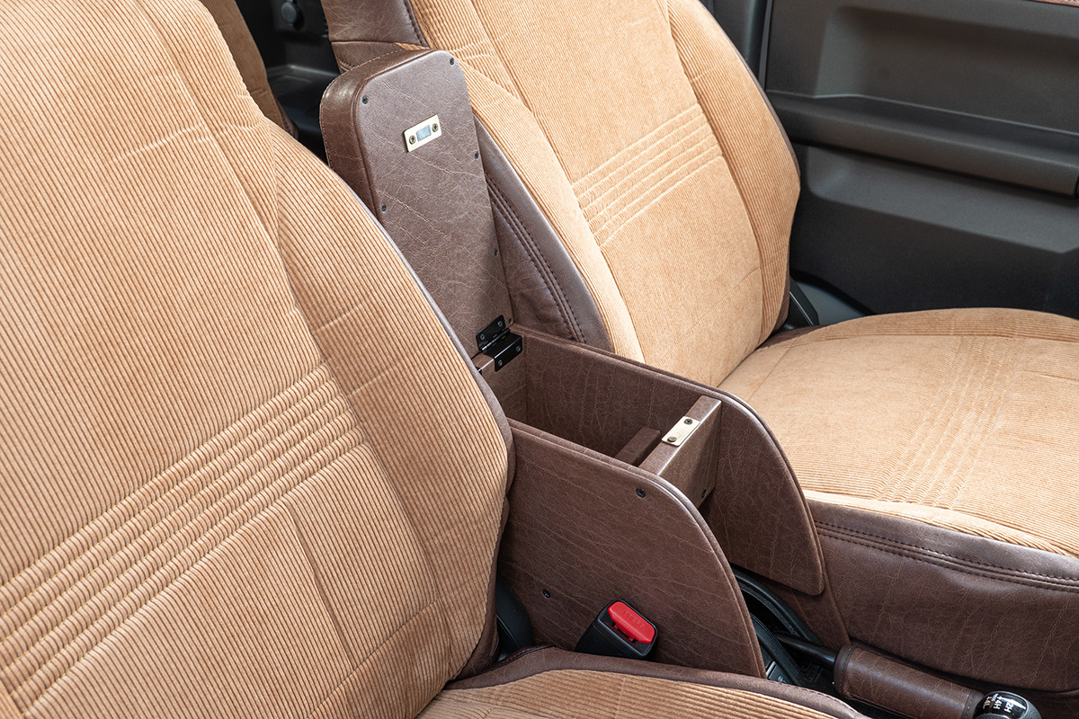 【ジムニーJB64/JB74/ノマド専用】センターコンソール Ver.2 アンティークコーデュロイ＜ドリンクホルダー付き＞