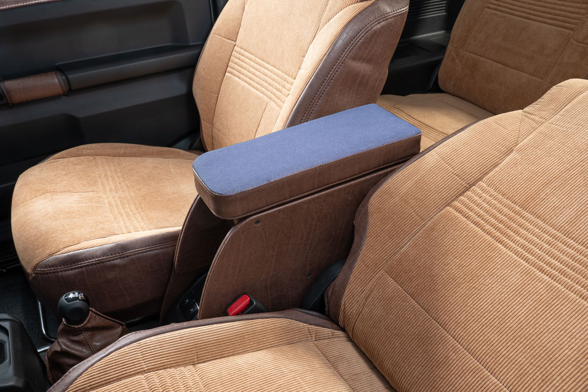 【ジムニーJB64/JB74/ノマド専用】センターコンソール Ver.1 アンティークデニム デニムブルー
×ヴィンテージブラウン 装着イメージ