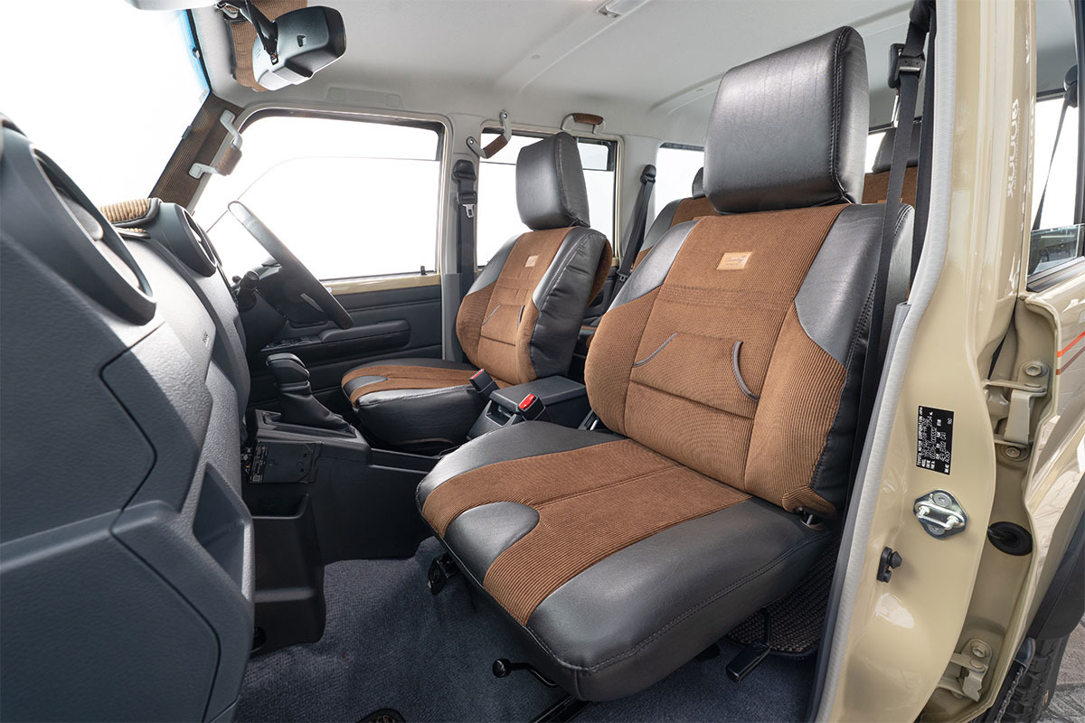 Seat Cover anTiQue Country Hoodie for Jimny 5-Door