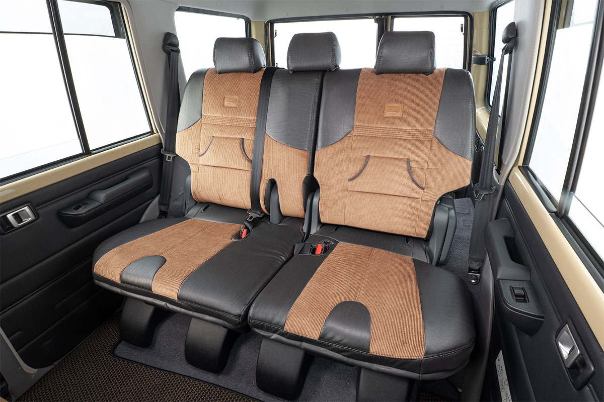 Seat Cover anTiQue Country Hoodie for Jimny 5-Door