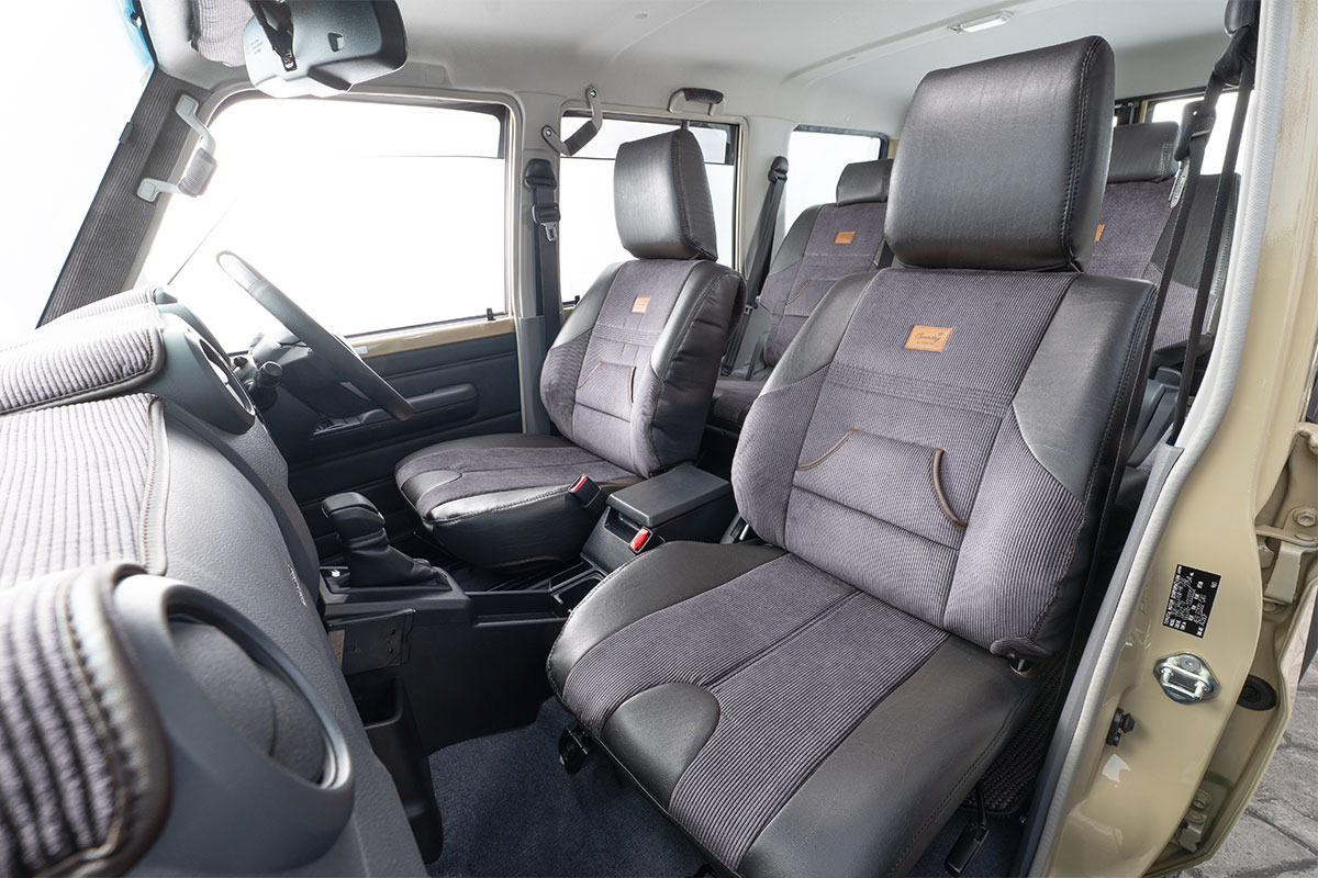 Seat Cover anTiQue Country Hoodie for LandCruiser 250