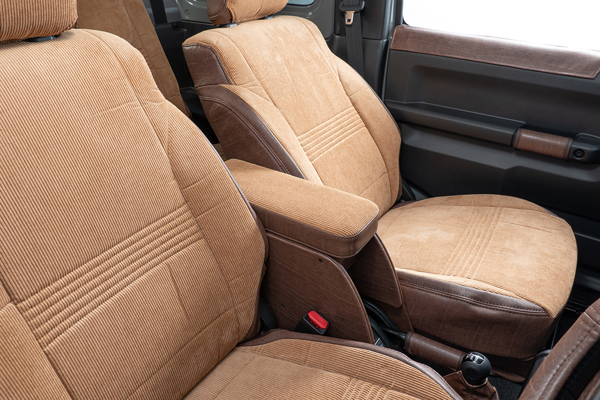【ジムニーJB64/JB74/ノマド専用】センターコンソール Ver.1 アンティークコーデュロイ コーデュロイキャメル×ヴィンテージブラウン 装着イメージ
