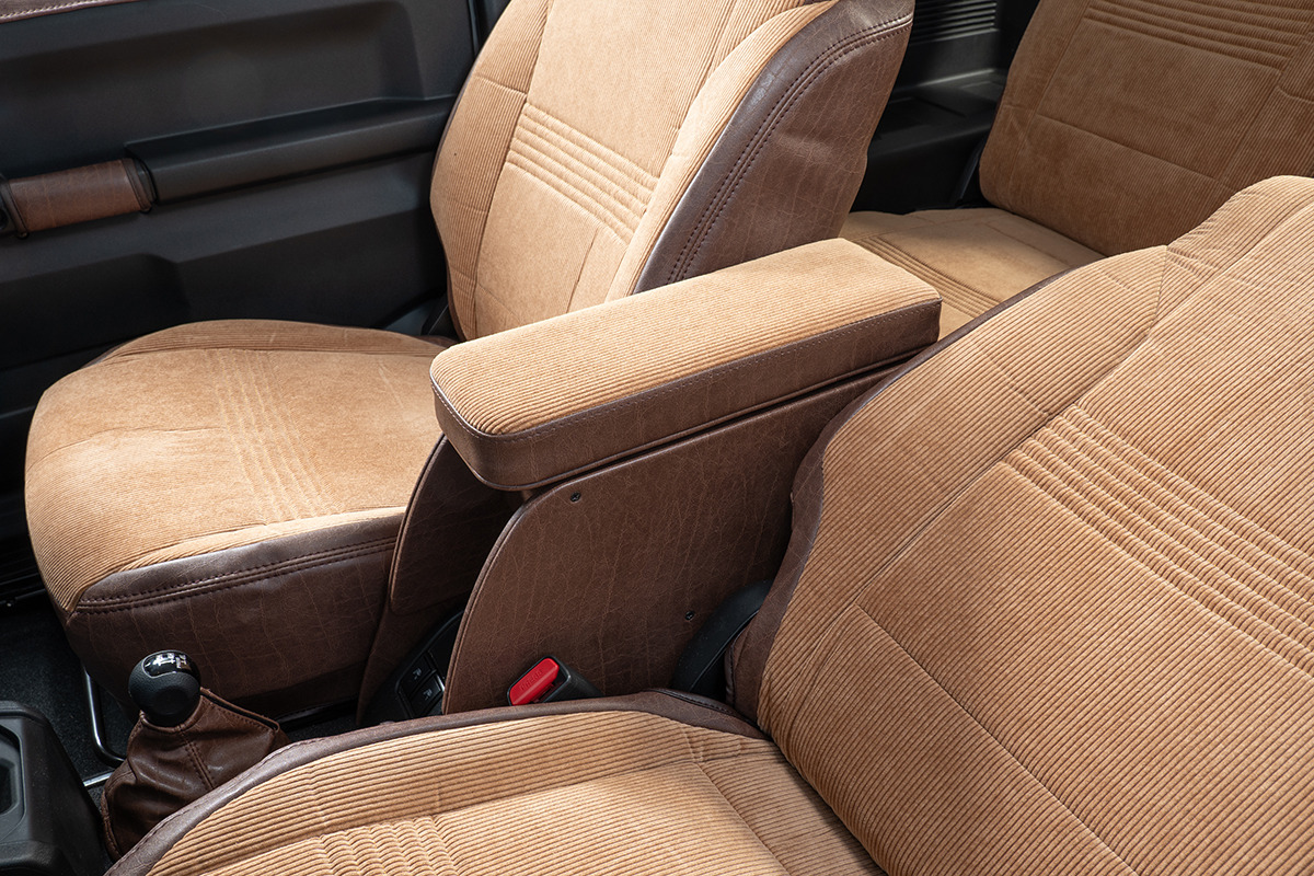 【ジムニーJB64/JB74/ノマド専用】センターコンソール Ver.1 アンティークコーデュロイ コーデュロイキャメル×ヴィンテージブラウン 装着イメージ