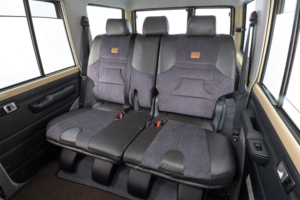 Seat Cover anTiQue Country Hoodie for LandCruiser 70