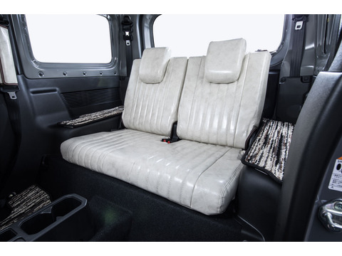 ジムニーシエラJB74　シートカバー  アンティークデザインS　ジムニーシエラJB74　シートカバー  アンティークデザインSホワイトスモーク 後部座席