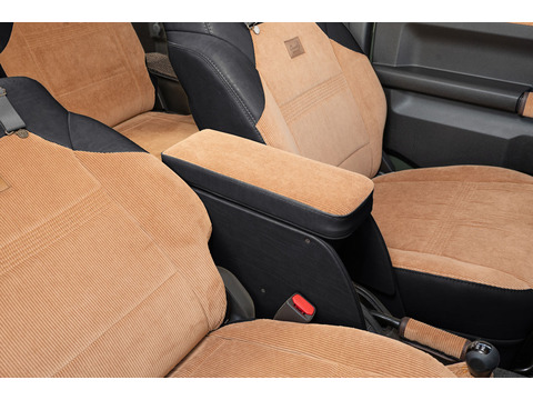 【ジムニーJB64/JB74/ノマド専用】センターコンソール Ver.1 アンティークカントリー コーデュロイキャメル×クラシックブラック 装着イメージ