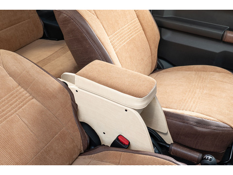 【ジムニーJB64/JB74/ノマド専用】センターコンソール Ver.2 アンティークカントリー＜ドリンクホルダー付き＞ コーデュロイキャメル×クラシックアイボリー　装着イメージ