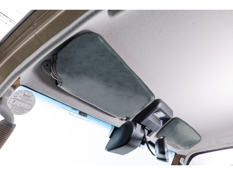 ランドクルーザー７０再再販モデルサンバイザーカバーアンティークグレーカラー装着イメージ