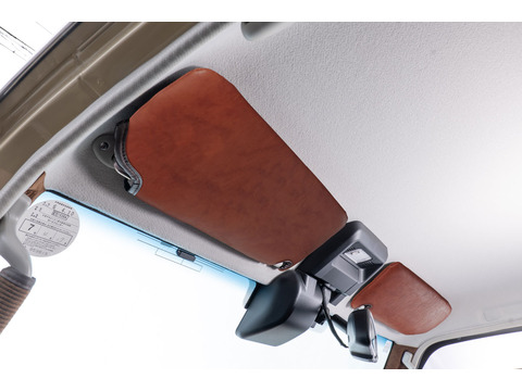 ランドクルーザー７０再再販モデルサンバイザーカバークラシックブラウンカラー装着イメージ