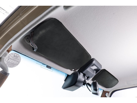 ランドクルーザー７０再再販モデルサンバイザーカバークラシックブラックカラー装着イメージ