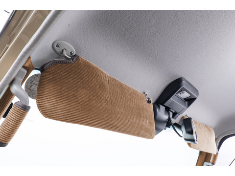 ランドクルーザー７０再再販モデルサンバイザーカバー装着イメージ