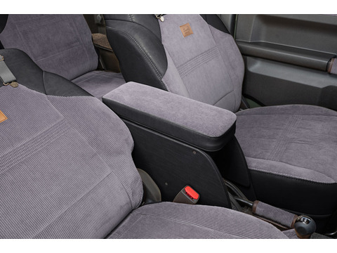 【ジムニーJB64/JB74/ノマド専用】センターコンソール Ver.１ アンティークカントリー＜ドリンクホルダー付き＞ コーデュロイグレー×クラシックブラック　装着イメージ