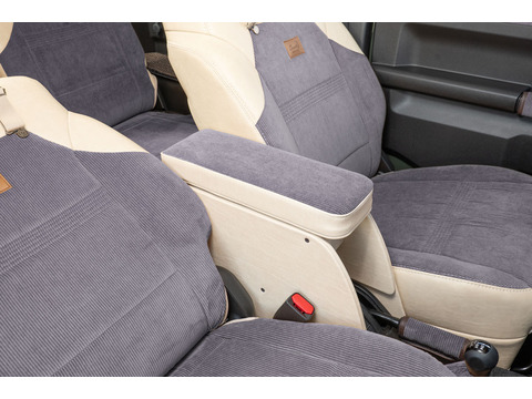 【ジムニーJB64/JB74/ノマド専用】センターコンソール Ver.１ アンティークカントリー＜ドリンクホルダー付き＞ コーデュロイグレー×クラシックアイボリー　装着イメージ