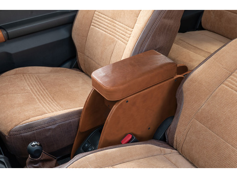 【ジムニーJB64/JB74/ノマド専用】センターコンソール Ver.2 クラシック＜ドリンクホルダー付き＞ クラシックブラウン　装着イメージ