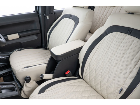 【ジムニーノマド専用】センターコンソール Ver.3 プライム＜ドリンクホルダー付き＞ 　装着イメージ