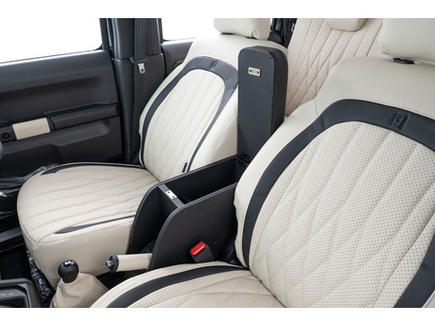 【ジムニーノマド専用】センターコンソール Ver.3 プライム＜ドリンクホルダー付き＞ 　装着イメージ