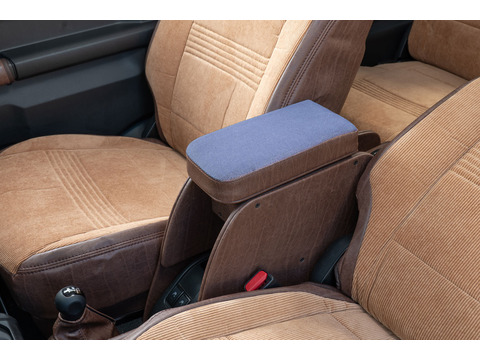 【ジムニーJB64/JB74/ノマド専用】センターコンソール Ver.2 アンティークデニム＜ドリンクホルダー付き＞ デニムブルー×ヴィンテージブラウン 装着イメージ