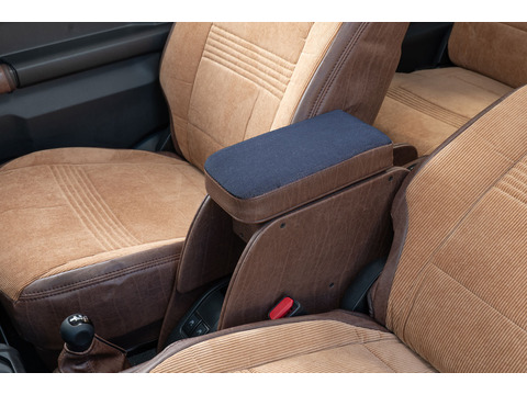 【ジムニーJB64/JB74/ノマド専用】センターコンソール Ver.2 アンティークデニム＜ドリンクホルダー付き＞ デニムインディゴブルー×ヴィンテージブラウン 装着イメージ