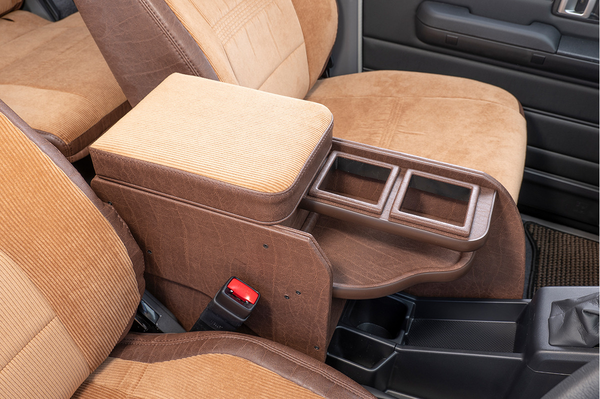 ランドクルーザー"70" 再再販モデル専用センターコンソール アンティークコーデュロイ　着用イメージ