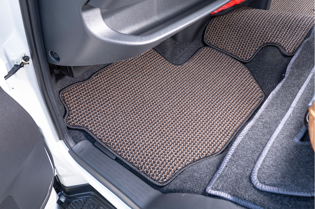 200ハイエースワイド 装着