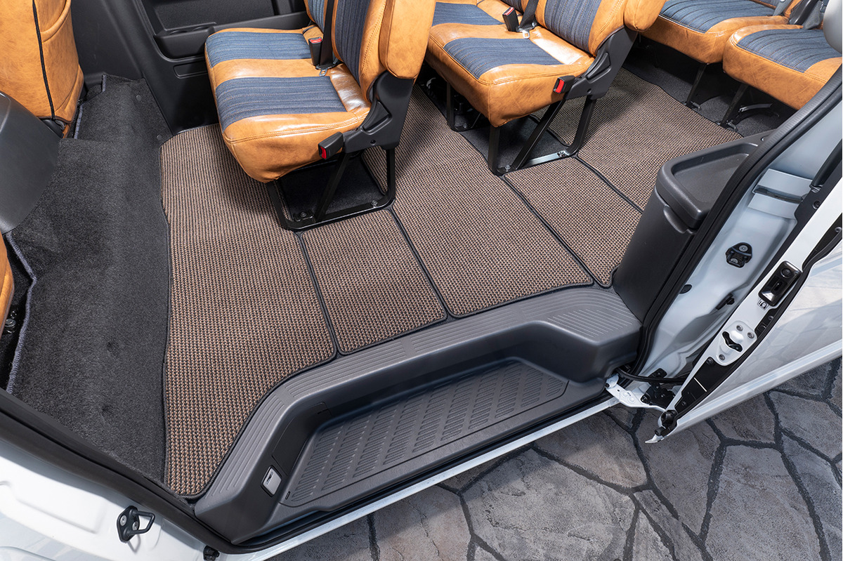 200ハイエースワイド 装着