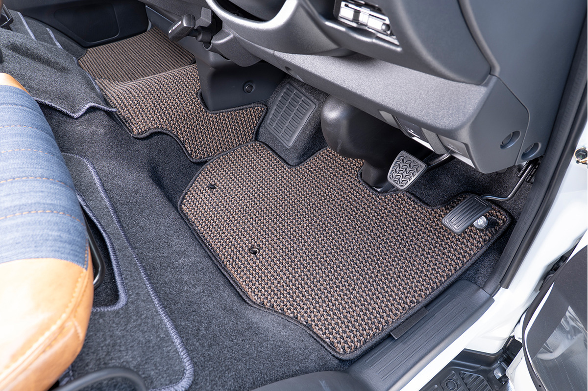 200ハイエースワイド 装着