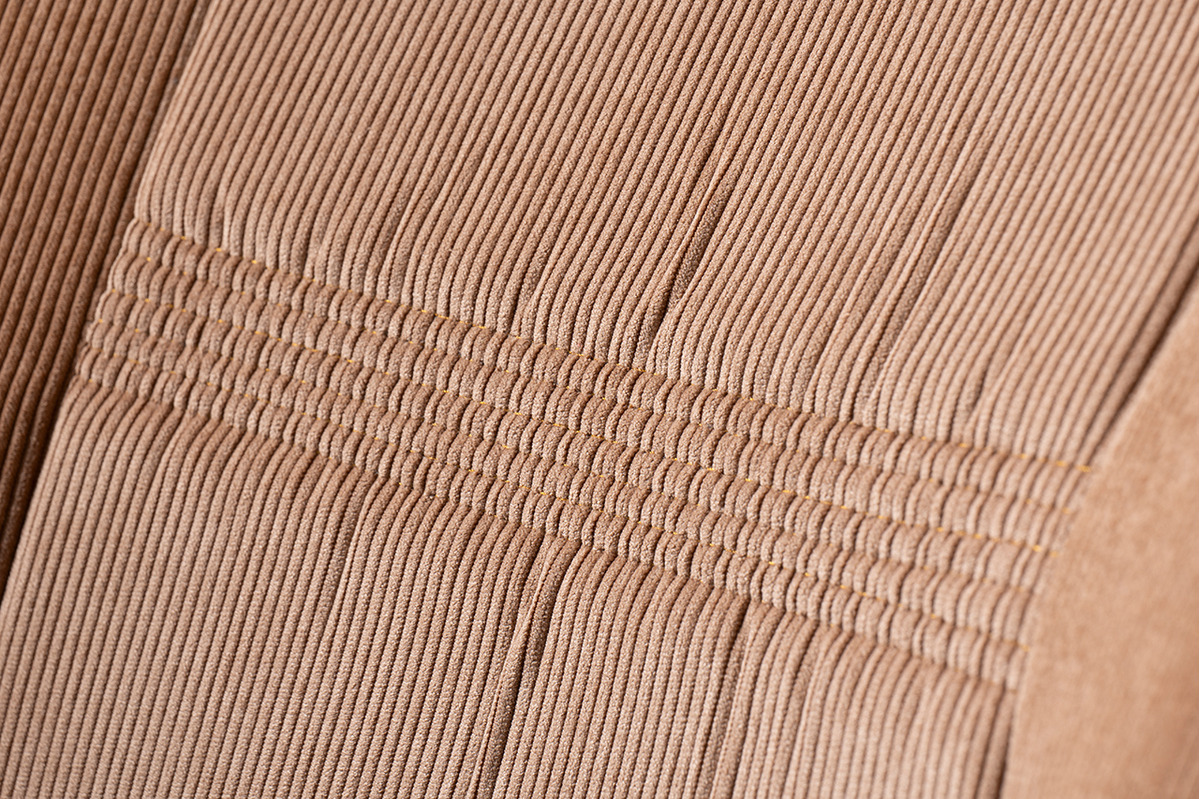 コーデュロイキャメル