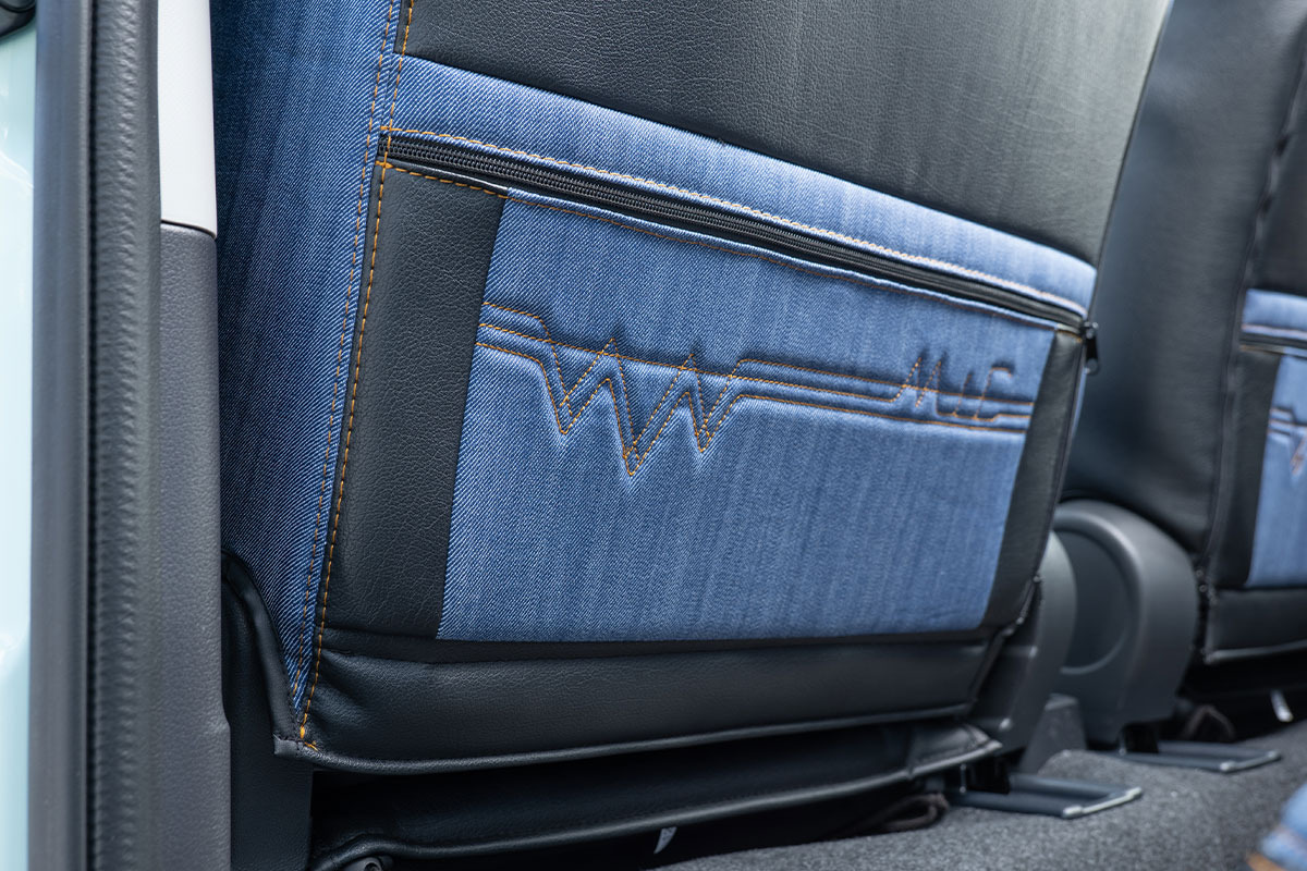 S700ハイゼットカーゴ  シートカバー  M.I.C DENIM前席背面シートバックポケット標準装備