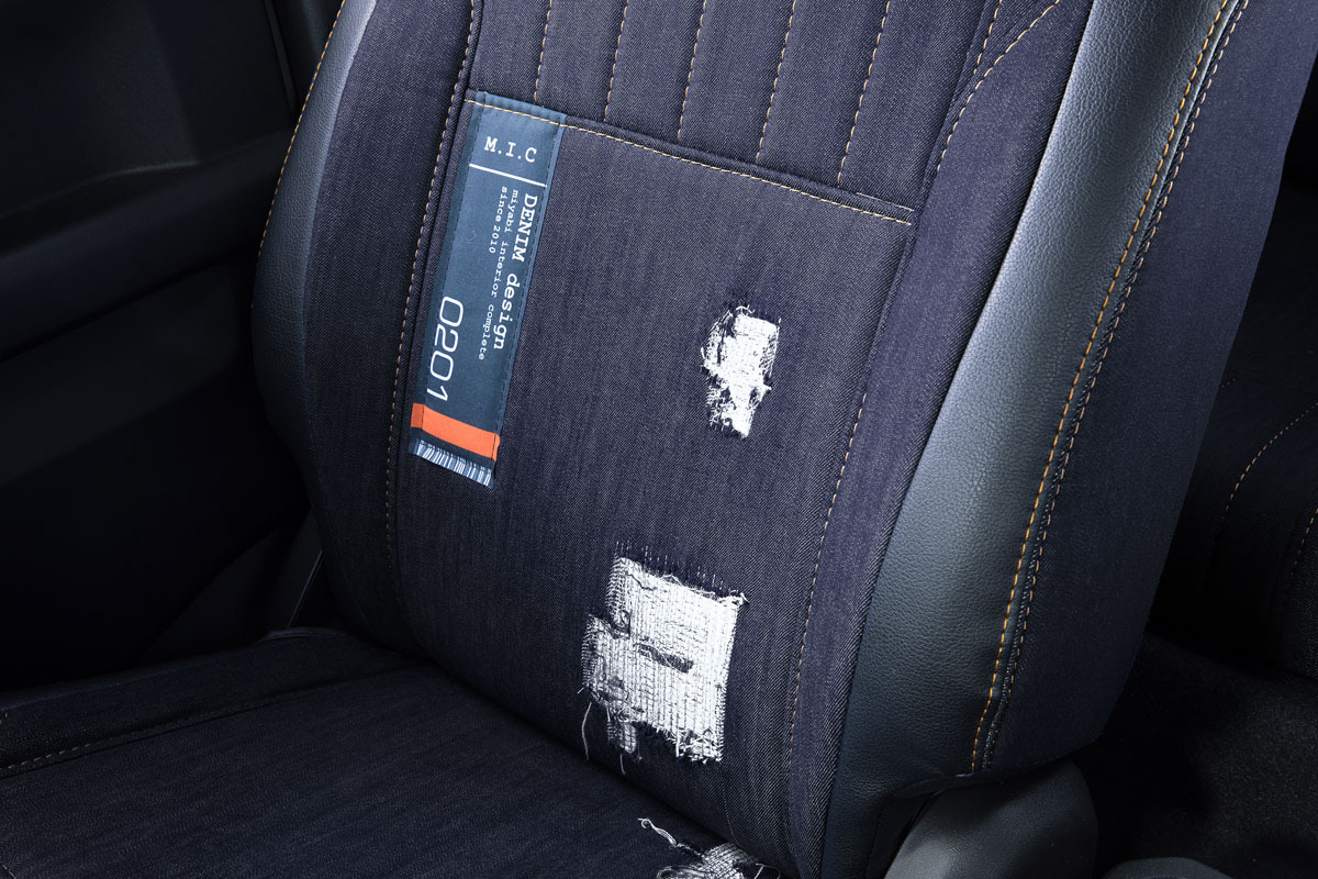 シートカバー  M.I.C DENIM　ジムニー装着イメージ　インディゴブルー