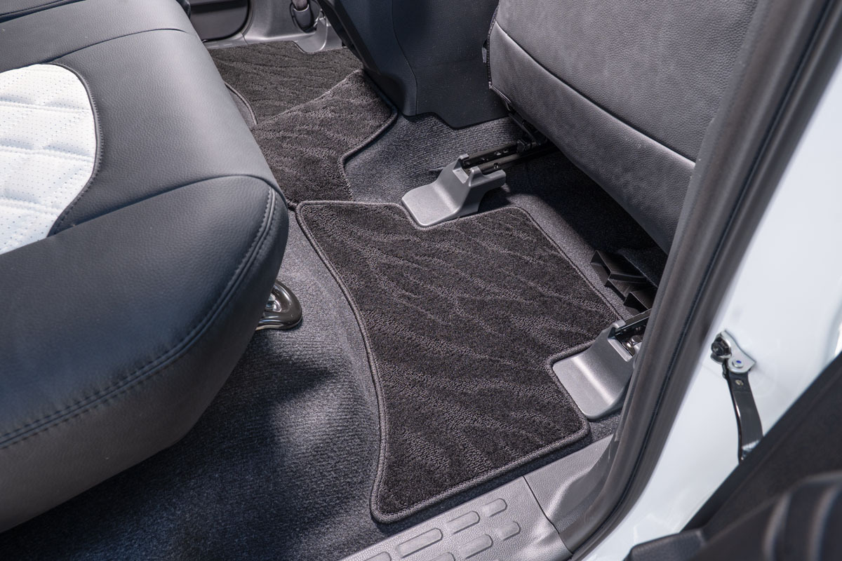 【ランドクルーザー"FJ"専用】フロアマット プレミアムセット 1台分 ウェーブブラック　後部座席