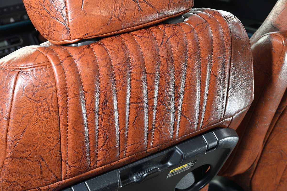 S700ハイゼットカーゴ　シートカバー  アンティークデザインDブラウン　シート背面デザイン