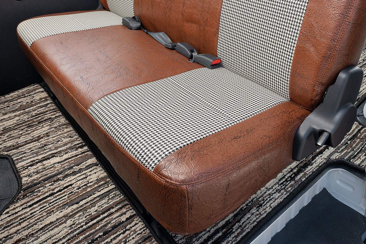 タウンエース シートカバー アンティーク千鳥ブラウン後部座席座面詳細