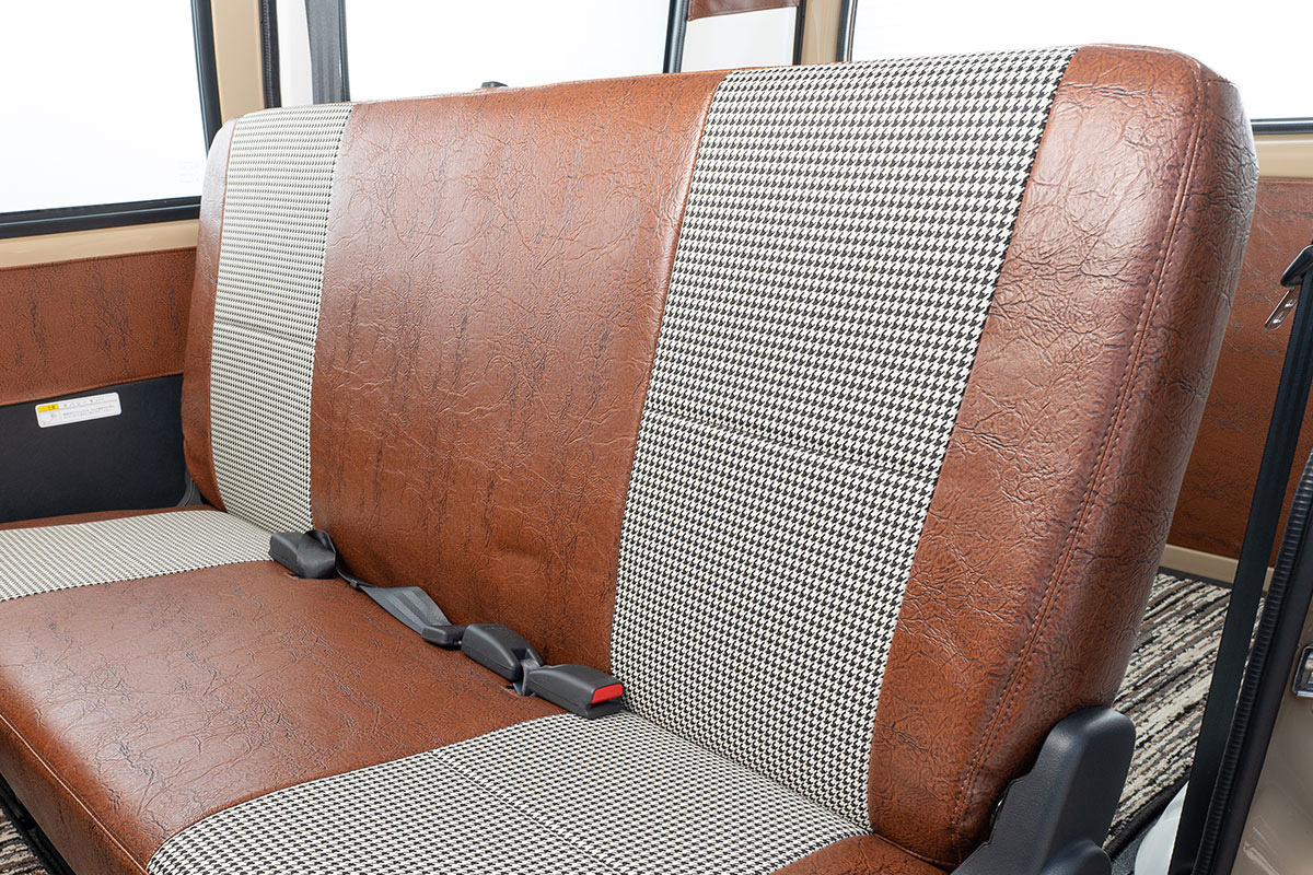 タウンエース シートカバー アンティーク千鳥ブラウン後部座席詳細