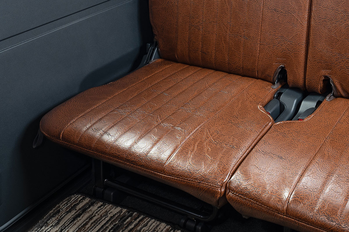 S700ハイゼットカーゴ　 シートカバー  アンティークデザインSブラウン後部座席座面デザイン詳細