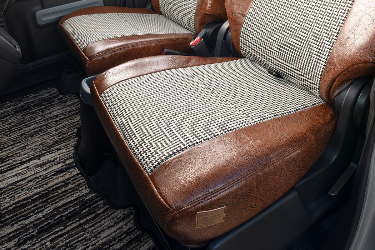 スペーシアベース シートカバー アンティーク千鳥　前列座面詳細