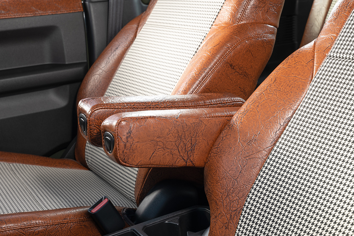 シートカバー  アンティーク千鳥　アームレスト装着ブラウン