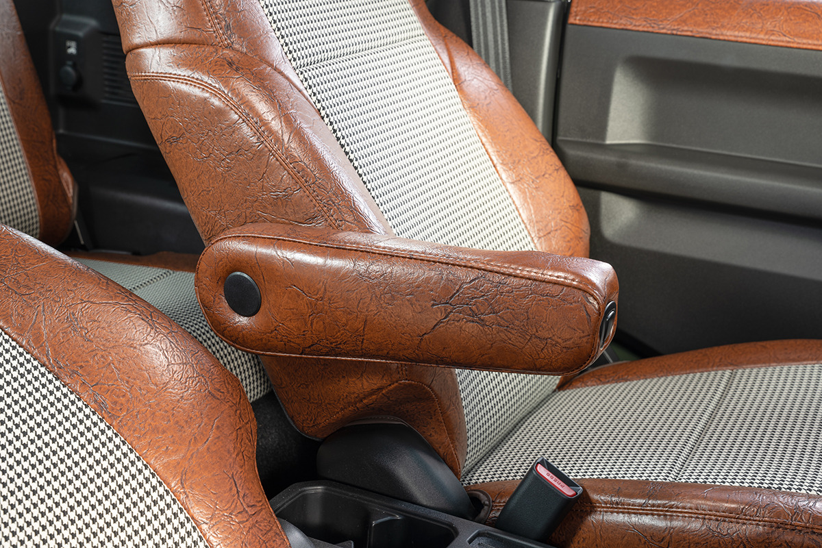 シートカバー  アンティーク千鳥　アームレスト装着ブラウン