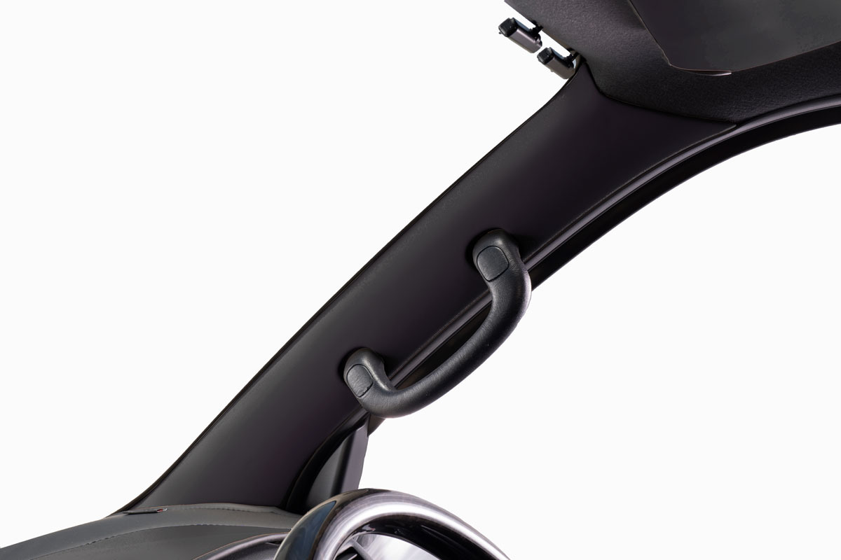 200ハイエース Aピラーパネル 張り替え済み交換タイプ左右セット プライム　ブラック