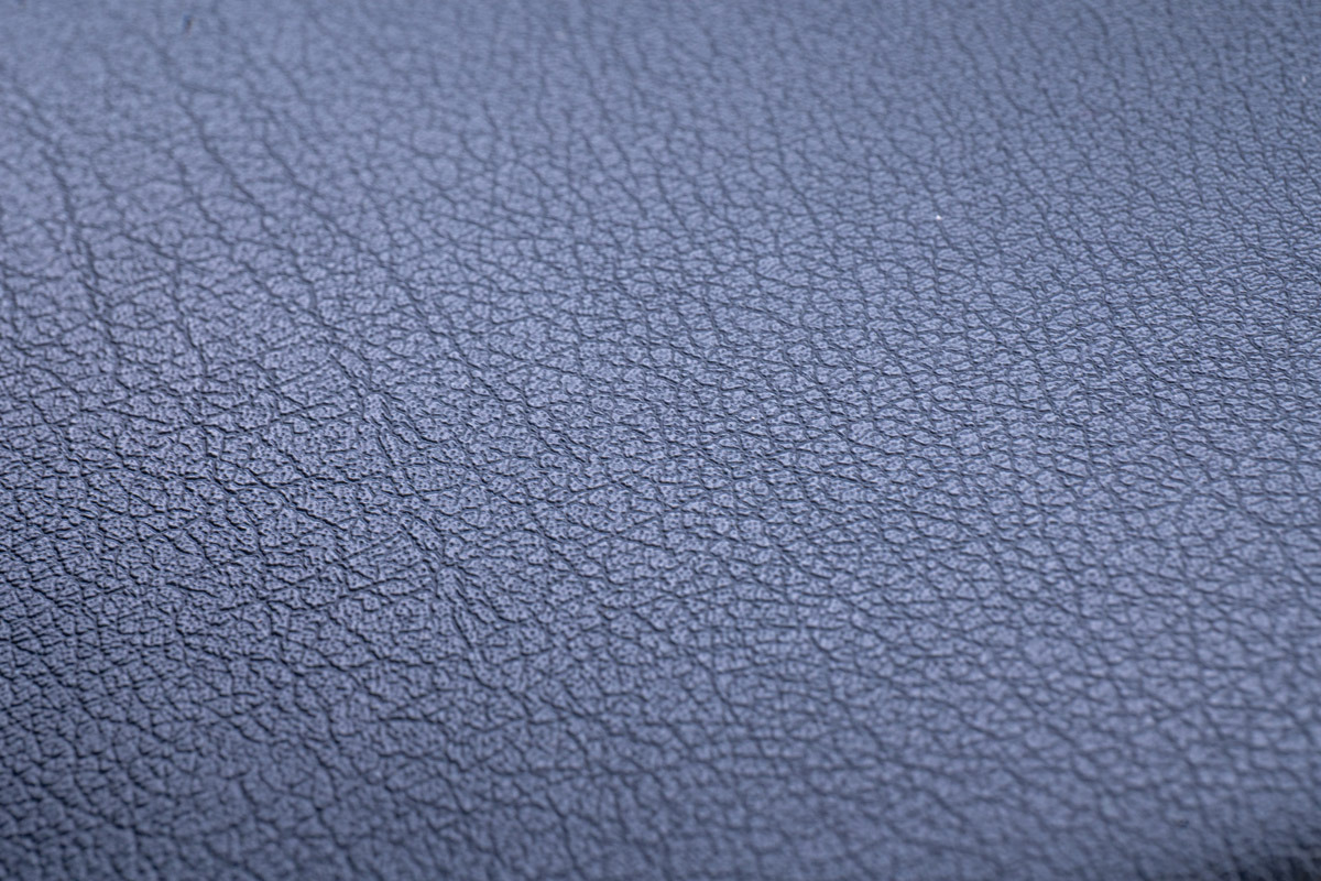 T.W.G シリーズに使用しているブラックレザーはグレイスオリジナル